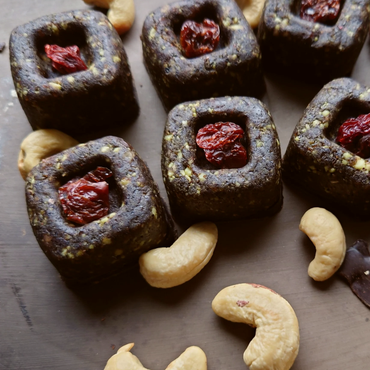 BIO Kaņepju un ķiršu trifeles (115g)